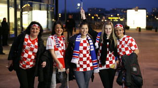 Malmo, Svedska, 190111.
Malmo Arena, 22. svjetsko rukometno prvenstvo, utakmica izmedju Hrvatske i Srbije.
Na fotografiji: navijaci.
Foto: Ante Cizmic / CROPIX Malmo, Svedska, 190111.
Malmo Arena, 22. svjetsko rukometno prvenstvo, utakmica izmedju Hrvatske i Srbije.
Na fotografiji: navijaci.
Foto: Ante Cizmic / CROPIX