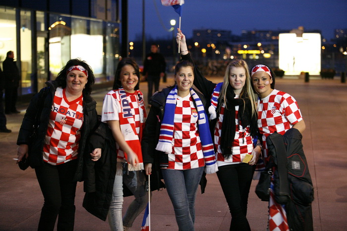 Malmo, Svedska, 190111.
Malmo Arena, 22. svjetsko rukometno prvenstvo, utakmica izmedju Hrvatske i Srbije.
Na fotografiji: navijaci.
Foto: Ante Cizmic / CROPIX Malmo, Svedska, 190111.
Malmo Arena, 22. svjetsko rukometno prvenstvo, utakmica izmedju Hrvatske i Srbije.
Na fotografiji: navijaci.
Foto: Ante Cizmic / CROPIX