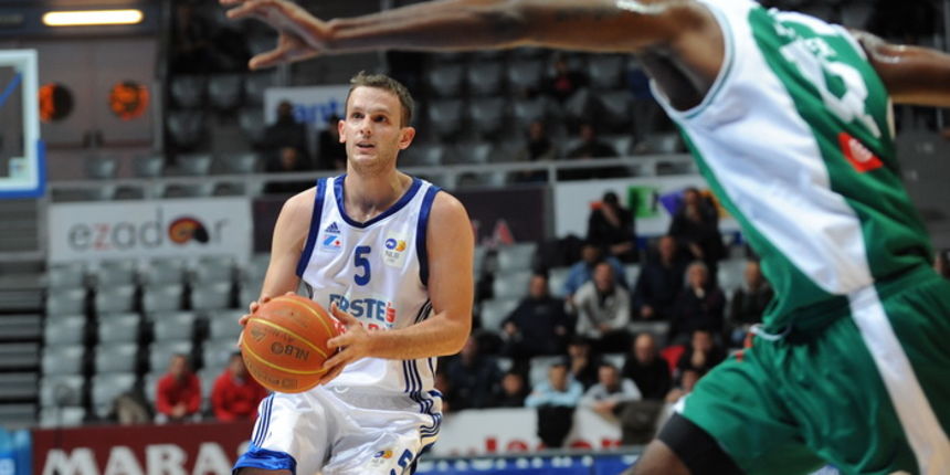 Zadar, 261110.
Dvorana Kresimir Cosic.
9. kolo NLB lige, kosarkaska utakmica izmedju
Zadar – Krka.
Na fotografiji: Jakov Vladovic igrac Zadra.
Foto: Andrija Lucic / CROPIX Zadar, 261110.
Dvorana Kresimir Cosic.
9. kolo NLB lige, kosarkaska utakmica izmedju
Zadar – Krka.
Na fotografiji: Jakov Vladovic igrac Zadra.
Foto: Andrija Lucic / CROPIX