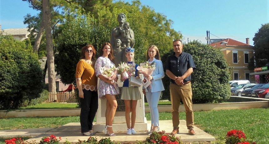 Biogradski gradonačelnik Ivan Knez primio “zlatnu Ninu” Biogradski gradonačelnik Ivan Knez primio “zlatnu Ninu”