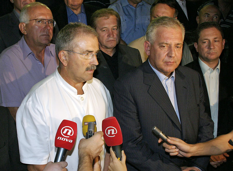 Unesreceni vatrogasci – Politicari dosli u posjet Unesreceni vatrogasci – Politicari dosli u posjet