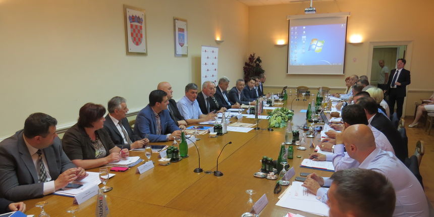 Župani u Osijeku o poljoprivredi, promjenama u lokalnoj i područnoj (regionalnoj) samoupravi i transparentosti Župani u Osijeku o poljoprivredi, promjenama u lokalnoj i područnoj (regionalnoj) samoupravi i transparentosti