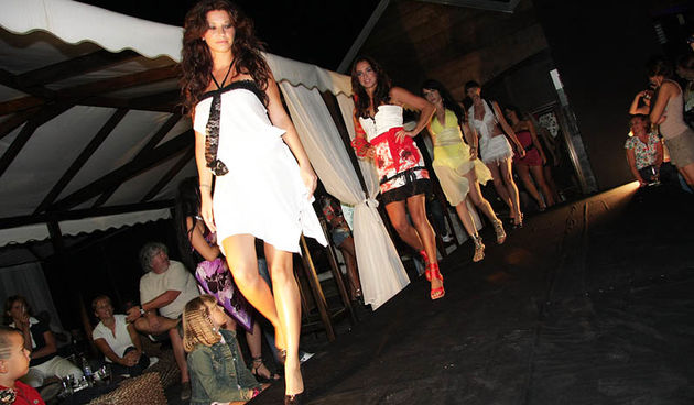 Modna revija u cocktail baru Mango