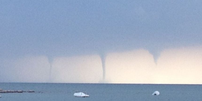 Zapanjujuće: Desetak pijavica ‘zaplesalo’ pred obalom Istre, foto: 24sata Zapanjujuće: Desetak pijavica ‘zaplesalo’ pred obalom Istre, foto: 24sata