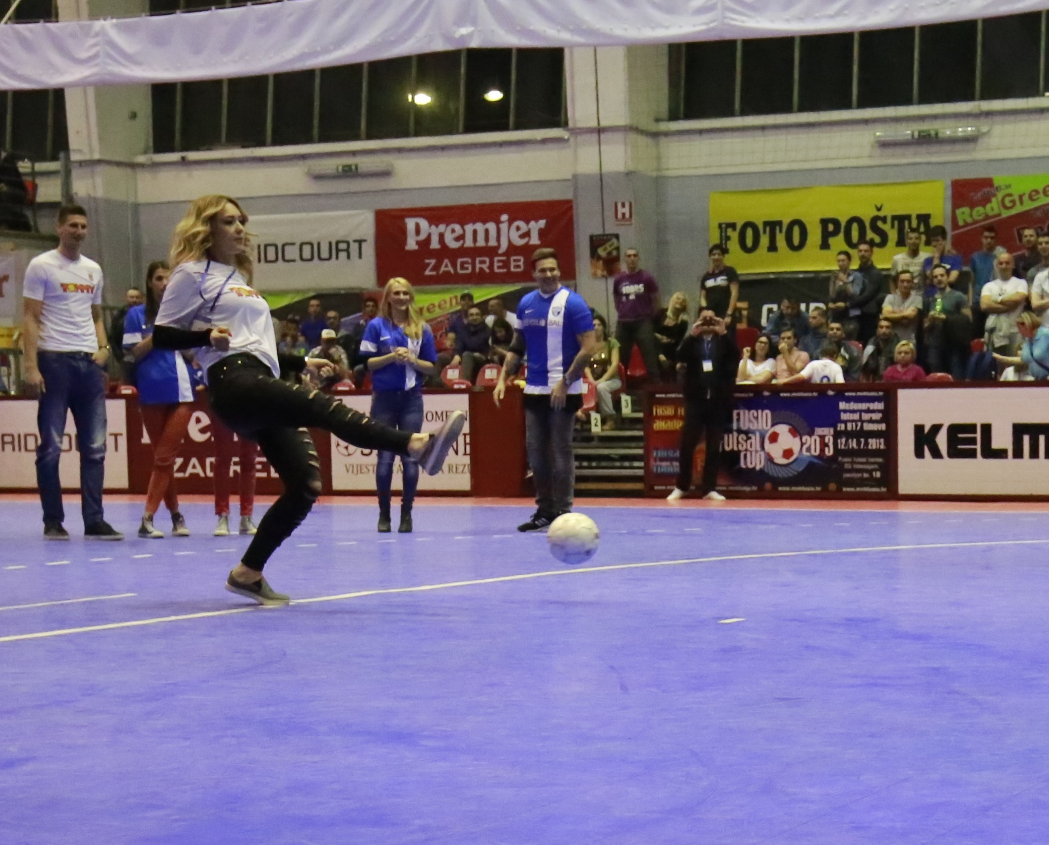 Poznate osobe iz društvenog života okušale u izvođenju penala Poznate osobe iz društvenog života okušale u izvođenju penala