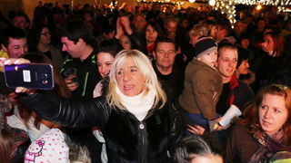 Virani 2016. godinu dočekali uz Lidiju Bačić, Leteći odred i spektakularan vatromet Virani 2016. godinu dočekali uz Lidiju Bačić, Leteći odred i spektakularan vatromet