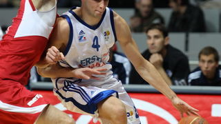 Zadar, 231010.
Dvorana Kresimira Cosica.
Kosarkaska utakmica NLB-e lile izmedju Zadra i Nynburga.
Na fotografiji: Jakov Vladovic u napadu.
Foto: Vladimir Ivanov / CROPIX Zadar, 231010.
Dvorana Kresimira Cosica.
Kosarkaska utakmica NLB-e lile izmedju Zadra i Nynburga.
Na fotografiji: Jakov Vladovic u napadu.
Foto: Vladimir Ivanov / CROPIX