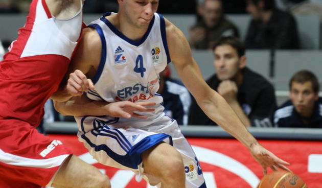 Zadar, 231010.
Dvorana Kresimira Cosica.
Kosarkaska utakmica NLB-e lile izmedju Zadra i Nynburga.
Na fotografiji: Jakov Vladovic u napadu.
Foto: Vladimir Ivanov / CROPIX