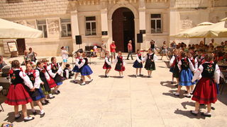 OŠ Zadarski otoci, učenici na Narodnom trgu