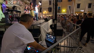 Svečani doček svjetskih prvaka Mihovila i Šime Fantele na Narodnom trgu Svečani doček svjetskih prvaka Mihovila i Šime Fantele na Narodnom trgu