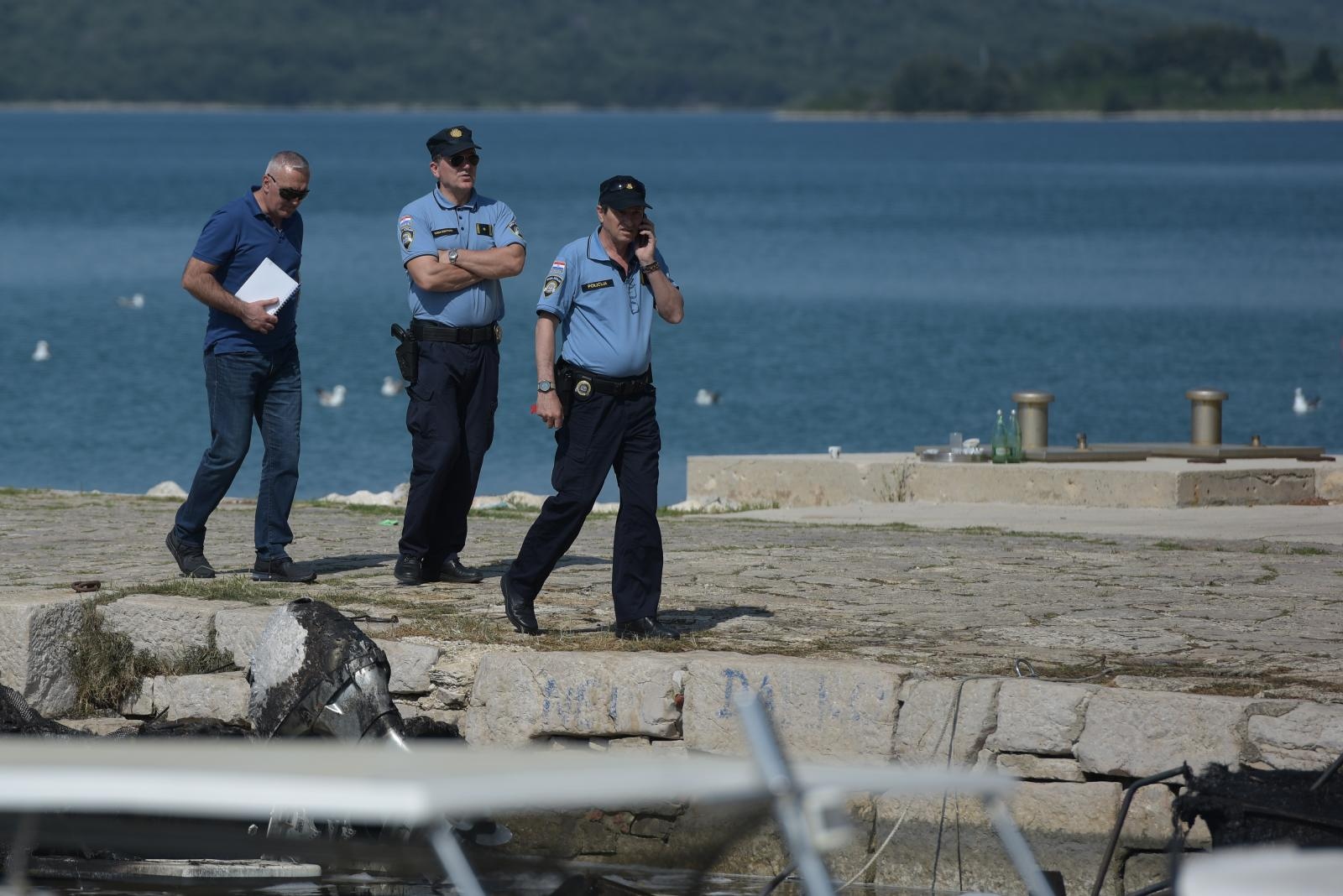 Sv. Filip i Jakov: Požar zahvatio brodice u luci od kojih su tri potonule