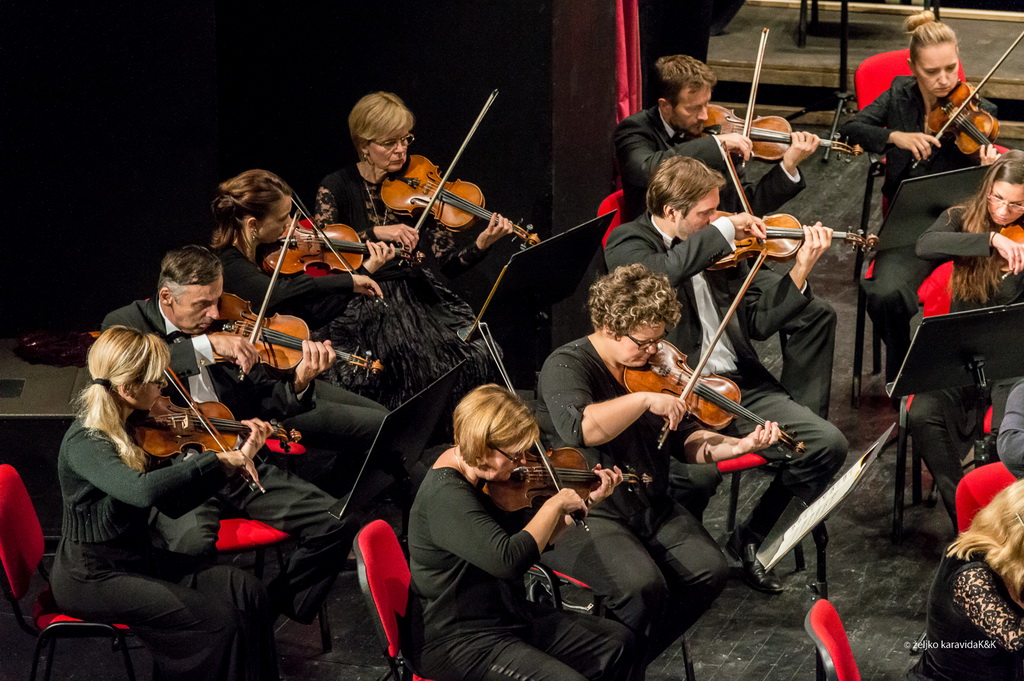 Simfonijski orkestar HRT-a pod ravnjanjem Enrica Dinda otvorio koncertnu sezonu u Zadru Simfonijski orkestar HRT-a pod ravnjanjem Enrica Dinda otvorio koncertnu sezonu u Zadru
