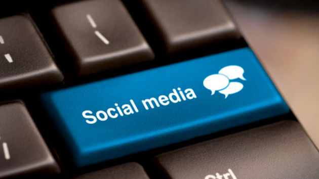 Facebook, Tipkovnica, Društvene mreže