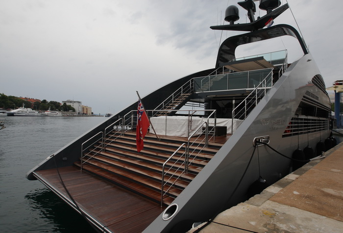 Zadar, 300611.
Neobicna jahta Ocean Emarald u zadarskoj marini Tankerkomerc. Jahta plovi pod zastavom Velike Britanije a dudacka je 36 metara.
Foto: Vladimir Ivanov / CROPIX Zadar, 300611.
Neobicna jahta Ocean Emarald u zadarskoj marini Tankerkomerc. Jahta plovi pod zastavom Velike Britanije a dudacka je 36 metara.
Foto: Vladimir Ivanov / CROPIX