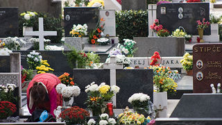 Gradsko groblje uoči blagdana Svih svetih (foto:Saša Čuka) Gradsko groblje uoči blagdana Svih svetih (foto:Saša Čuka)