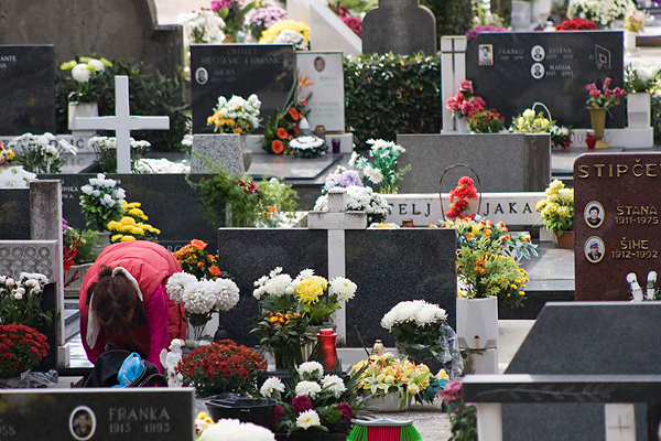 Gradsko groblje uoči blagdana Svih svetih (foto:Saša Čuka) Gradsko groblje uoči blagdana Svih svetih (foto:Saša Čuka)