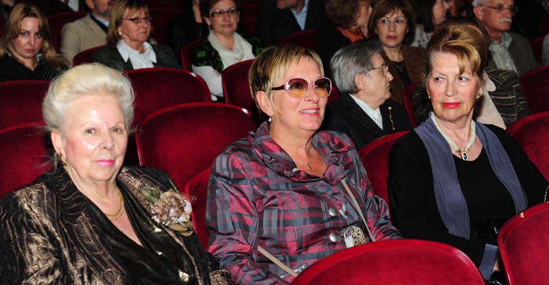 Predstava “Art” u HNK Zadar, foto: Nenad Marčev Predstava “Art” u HNK Zadar, foto: Nenad Marčev