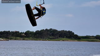 Kiteri guštali u refulima ninske bure Kiteri guštali u refulima ninske bure