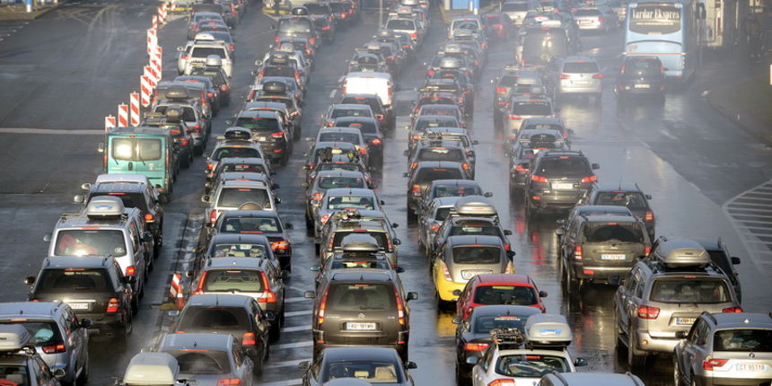 Zagreb, 050113.
Bregana.
Granicni prijelaz.
Na granicnom prijelazu Bregana od rana jutra stvorila se kolona vozila hrvatskih gradjana koji su se uputili na mnoga europska skijalista s svojim obiteljima.
Foto: Goran Mehkek / CROPIX Zagreb, 050113.
Bregana.
Granicni prijelaz.
Na granicnom prijelazu Bregana od rana jutra stvorila se kolona vozila hrvatskih gradjana koji su se uputili na mnoga europska skijalista s svojim obiteljima.
Foto: Goran Mehkek / CROPIX