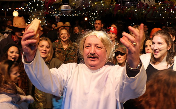 Virski karneval & maškare: Plesna maškarana fešta uz Jasmina Stavrosa