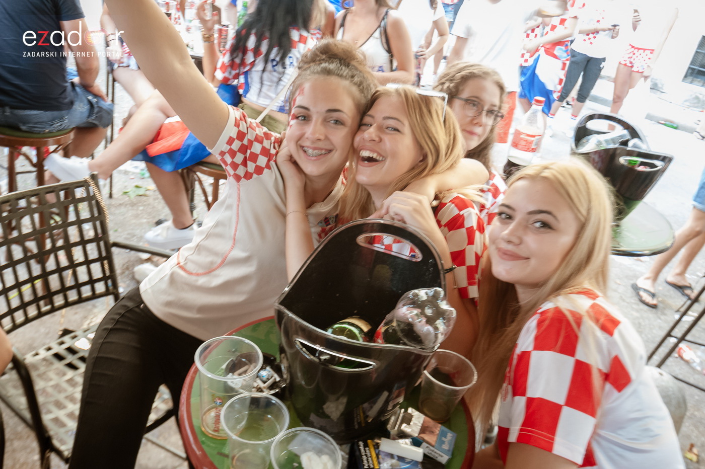 Navijačko ludilo u Zadru za vrijeme i nakon finala Svjetskog prvenstva Navijačko ludilo u Zadru za vrijeme i nakon finala Svjetskog prvenstva