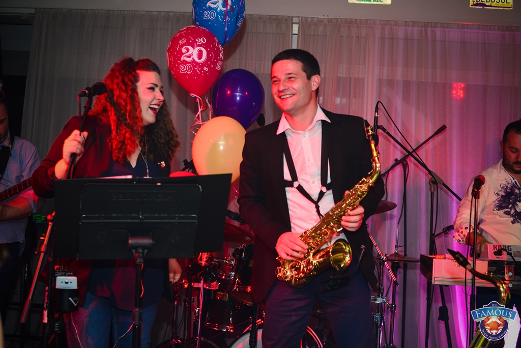 U Famous beach and grill baru Rockatansky bend proslavio je 20 godina djelovanja U Famous beach and grill baru Rockatansky bend proslavio je 20 godina djelovanja