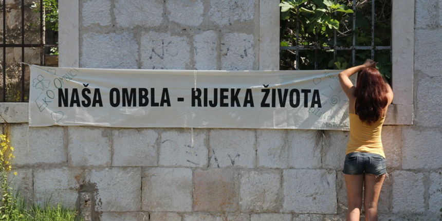 Dubrovnik,190612.
Eko Omblici kod izvora rijeke Omble prosvjeduju protiv gradnje hidroelektrane.
Foto: Niksa Duper / Dubrovacki vjesnik / CROPIX Dubrovnik,190612.
Eko Omblici kod izvora rijeke Omble prosvjeduju protiv gradnje hidroelektrane.
Foto: Niksa Duper / Dubrovacki vjesnik / CROPIX
