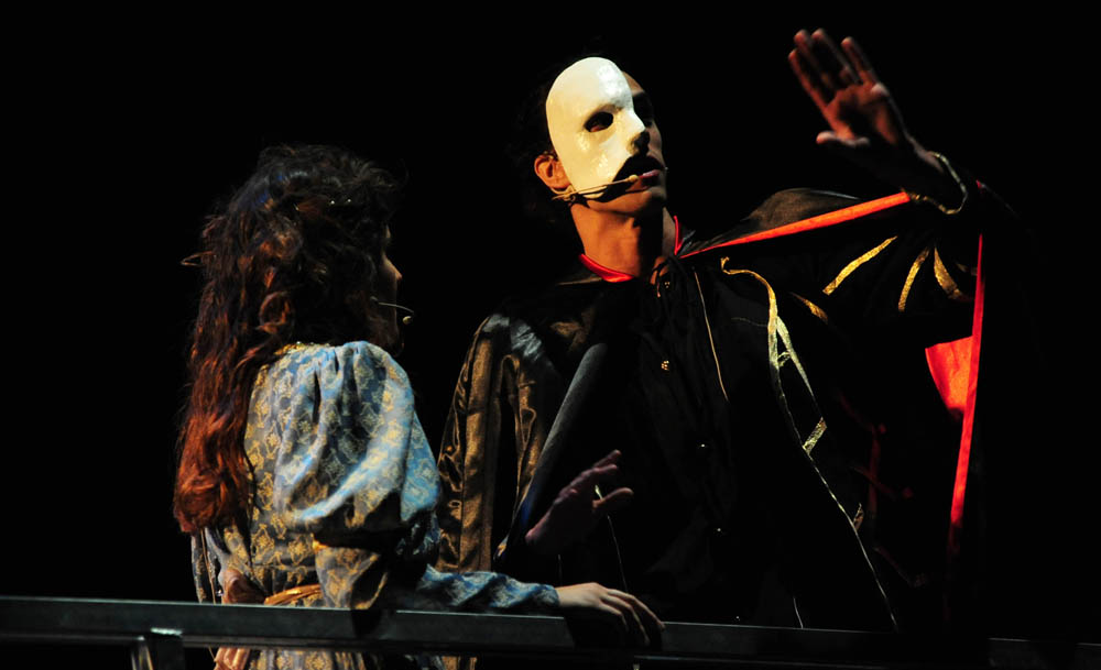 Zadar, 15.06.2013. snimio: Nenad Marčev
Gimnazija Vladimira Nazora Zadar i prijatelji
Andrew Lloyd Webber
Fantom u Operi
Redatelj Milena Dundov
Umjetnička voditeljica Iva Mustać Klarić
Nastupili učenici škole i prijatelji
Dvorana HNK Zadar Zadar, 15.06.2013. snimio: Nenad Marčev
Gimnazija Vladimira Nazora Zadar i prijatelji
Andrew Lloyd Webber
Fantom u Operi
Redatelj Milena Dundov
Umjetnička voditeljica Iva Mustać Klarić
Nastupili učenici škole i prijatelji
Dvorana HNK Zadar