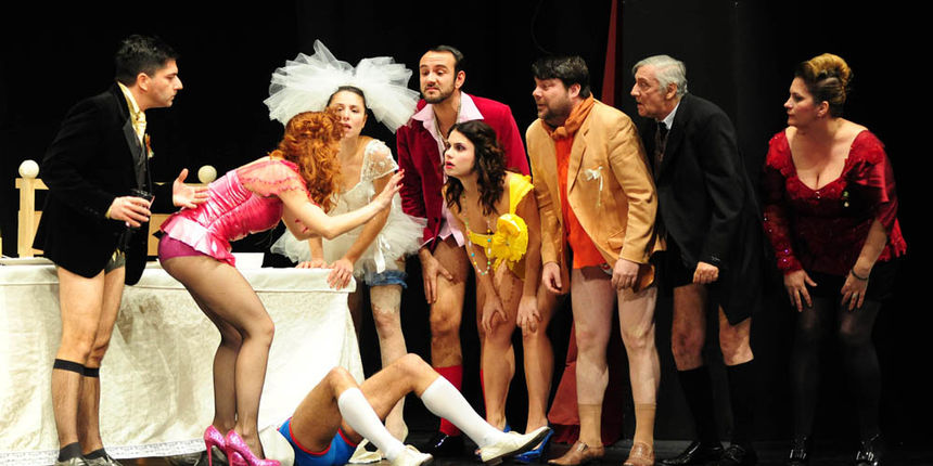 Zadar, 28.01.2013. snimio: Nenad Marčev
HNK Šibenik
Drama
Bertolt Brecht:
Pir malograđana
redatelj: Dražen Ferenčina
igraju: Žarko Potočnjak, Janko Popović – Volarić
Helena Minić , Robert Ugrina, Vinko Štefanac
Oriana Kunčić, Franka Zadar, 28.01.2013. snimio: Nenad Marčev
HNK Šibenik
Drama
Bertolt Brecht:
Pir malograđana
redatelj: Dražen Ferenčina
igraju: Žarko Potočnjak, Janko Popović – Volarić
Helena Minić , Robert Ugrina, Vinko Štefanac
Oriana Kunčić, Franka