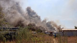 Veliki požar kod Smokovića zahvatio i parkirane automobile