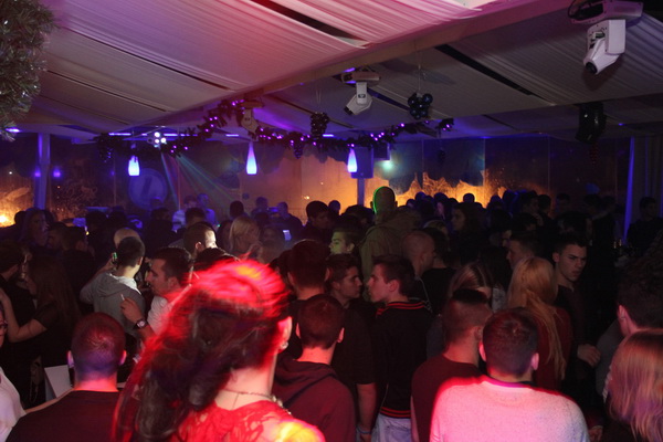 Vikend u Ledani Lounge & Baru: Red Hot Friday Night i Saturday White Fever. Vikend u Ledani Lounge & Baru: Red Hot Friday Night i Saturday White Fever.