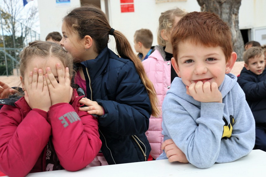 Sveti Nikola darivao mališane na Viru, Krampus bez posla Sveti Nikola darivao mališane na Viru, Krampus bez posla