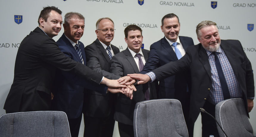 U Novalji potpisan ugovor o rekonstrukciji i dogradnji trajektnog pristaništa Žigljen