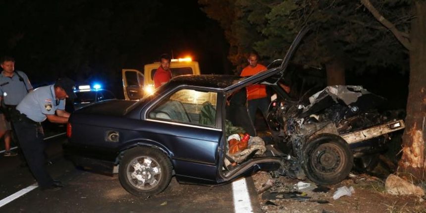 U mjestu Jankolovica dogodila se teska prometna nesreca u kojoj su dvije osobe smrtno stradale. Ocevid je u tijeku a cesta je zatvorena za promet. Photo: Dusko Jaramaz/PIXSELL U mjestu Jankolovica dogodila se teska prometna nesreca u kojoj su dvije osobe smrtno stradale. Ocevid je u tijeku a cesta je zatvorena za promet. Photo: Dusko Jaramaz/PIXSELL