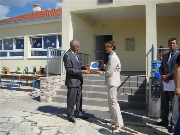 Svecano otvorenje obnovljenih podrucnih skola u Rastevicu i Bukovicu Svecano otvorenje obnovljenih podrucnih skola u Rastevicu i Bukovicu