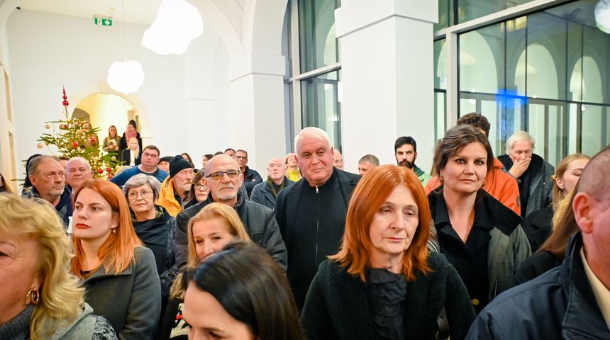 Izložba “Velebit” akademskog slikara Josipa Zankija oduševila posjetitelje povodom Međunarodnog dana planina Izložba “Velebit” akademskog slikara Josipa Zankija oduševila posjetitelje povodom Međunarodnog dana planina