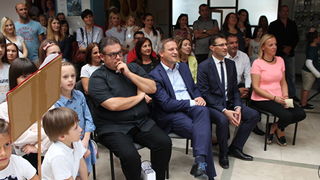 Gradonačelnik Dukić posjetio OŠ Bartul Kašić prvog dana škole Gradonačelnik Dukić posjetio OŠ Bartul Kašić prvog dana škole