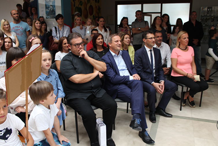Gradonačelnik Dukić posjetio OŠ Bartul Kašić prvog dana škole Gradonačelnik Dukić posjetio OŠ Bartul Kašić prvog dana škole