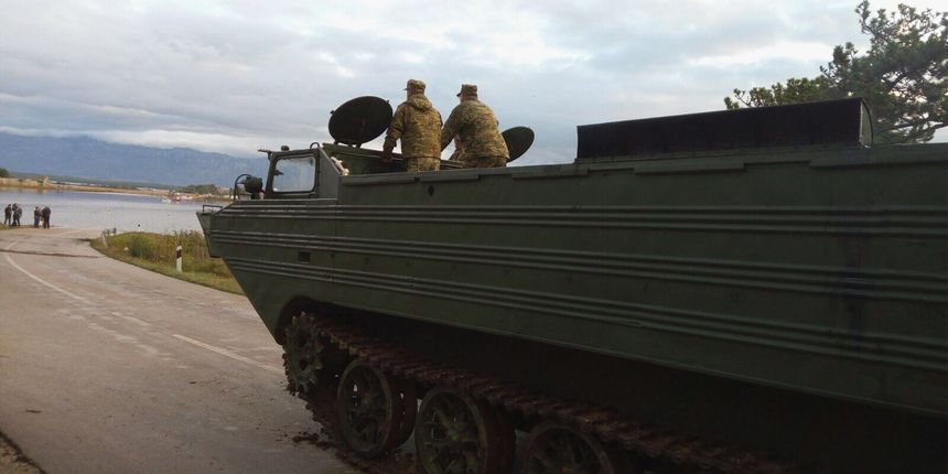 U Nin stigla amfibija, dijelovi Zadra i dalje su poplavljeni U Nin stigla amfibija, dijelovi Zadra i dalje su poplavljeni