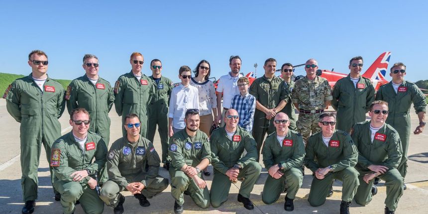 Akrobatska grupa Red Arrows u posjetu Krilima Oluje u Zemuniku Akrobatska grupa Red Arrows u posjetu Krilima Oluje u Zemuniku