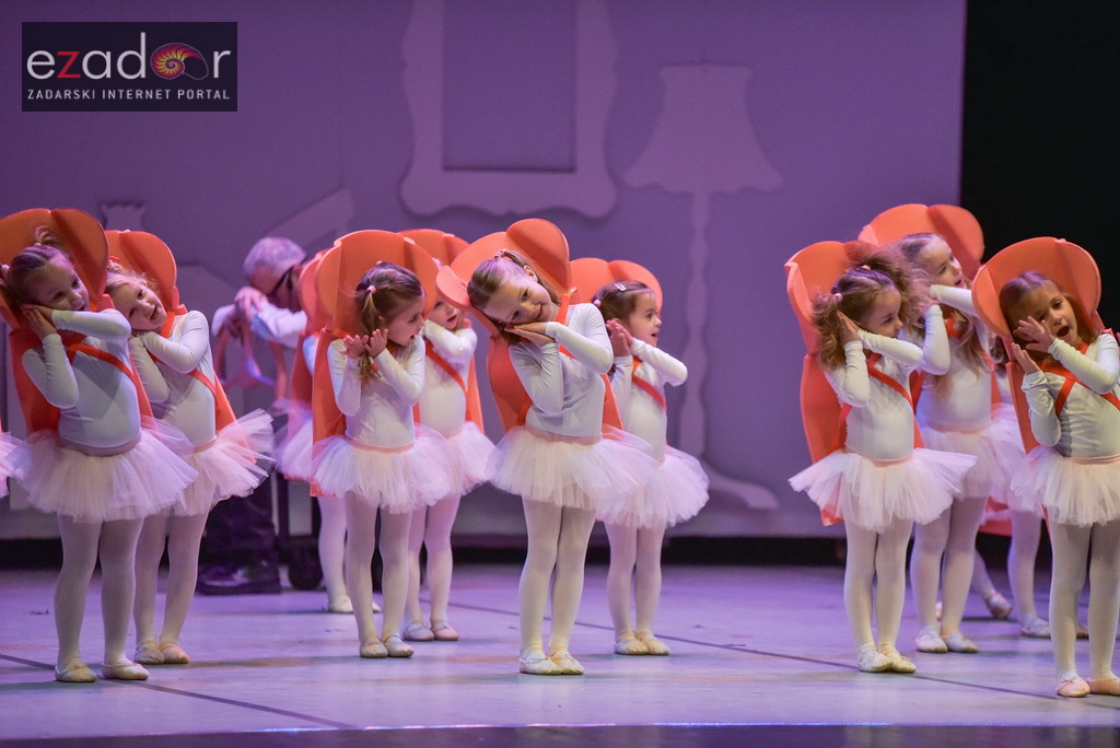 Predstava “Odgojoj” Plesne udruge Gesta u HNK Zadar