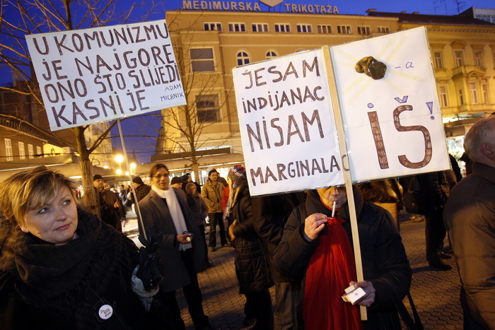 Zagreb, 040311.
Peti po redu, protuvladin prosvjed tzv. facebook grupe zapocinje veceras na Cvjetnom trgu.
Na fotografiji: Transparenti.
Foto: Davor Pongracic / CROPIX Zagreb, 040311.
Peti po redu, protuvladin prosvjed tzv. facebook grupe zapocinje veceras na Cvjetnom trgu.
Na fotografiji: Transparenti.
Foto: Davor Pongracic / CROPIX