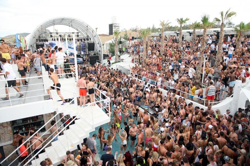 Zrće: Drugi dan Hideout festivala privukao je mnogobrojnu publiku na after beach party, Photo: Luka Stanzl/PIXSELL Zrće: Drugi dan Hideout festivala privukao je mnogobrojnu publiku na after beach party, Photo: Luka Stanzl/PIXSELL