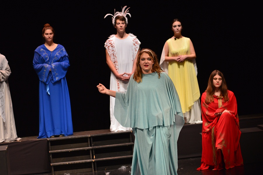 Premijera predstave “U sjeni” udruge “Igrajmo se” Premijera predstave “U sjeni” udruge “Igrajmo se”