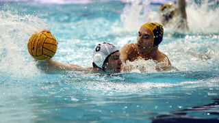 Zadar, 191209.
U Zadru se danas i sutra odrzava kvalifikacijski turnir Kupa Hrvatske u vaterpolu. 
Utakmica izmedju VK Primorje (bijeli) i HVK Mladost (plavo-zuti).
Foto: Jure Miskovic / CROPIX
