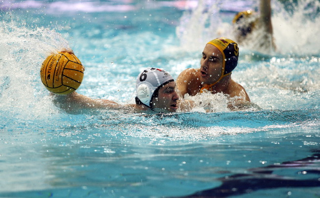 Zadar, 191209.
U Zadru se danas i sutra odrzava kvalifikacijski turnir Kupa Hrvatske u vaterpolu. 
Utakmica izmedju VK Primorje (bijeli) i HVK Mladost (plavo-zuti).
Foto: Jure Miskovic / CROPIX