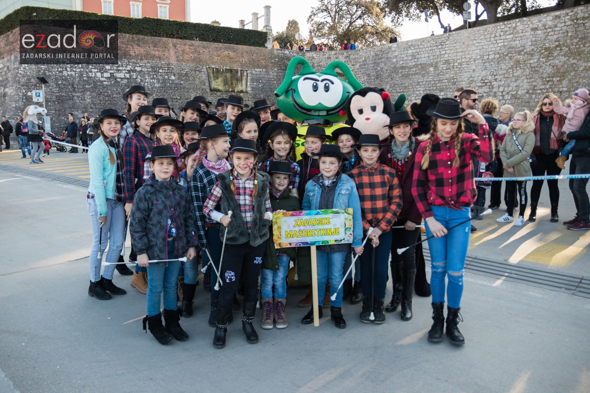 Zadarski karneval 2018: Povorka maškaranih skupina od Gradskih vrata preko Foruma do Narodnog trga Zadarski karneval 2018: Povorka maškaranih skupina od Gradskih vrata preko Foruma do Narodnog trga