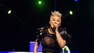 Mještani Bibinja sinoć su uživali u vrhunskom koncertu grupe Colonija na sportskom centru Crljenica Mještani Bibinja sinoć su uživali u vrhunskom koncertu grupe Colonija na sportskom centru Crljenica