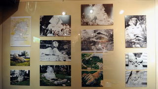 Zadar, 230413
Caffe bar Djina. 
Otvoranje izlozbe Sfinga u Zadru – jucer, danas, sutra, autorice prof. Antonije Mlikote i studenata Odjela za povijest umjetnosti zadarskog sveucilista u sklopu festivala znanosti.
Na fotografiji: detalj s otvorenja.
Foto: