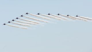 Akrobatska skupina “Red Arrows” Royal Air Forcea u posjeti Zračnoj bazi u Zemuniku Akrobatska skupina “Red Arrows” Royal Air Forcea u posjeti Zračnoj bazi u Zemuniku